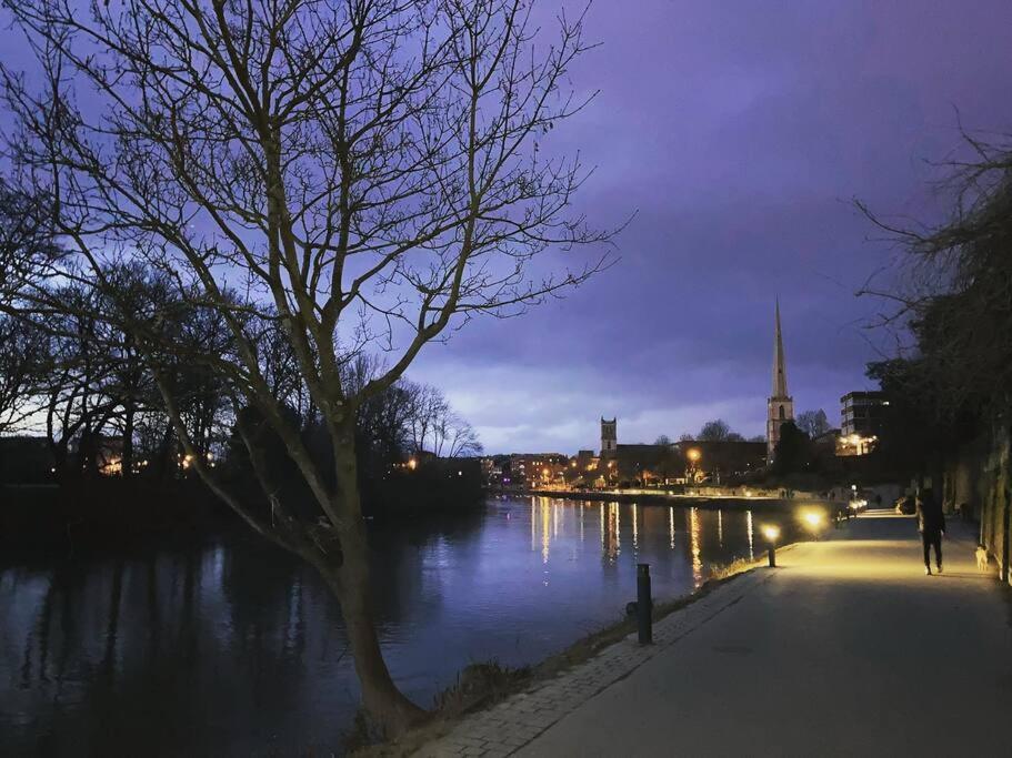 Unrivalled Location - Five Star - Worcester Apartment Экстерьер фото